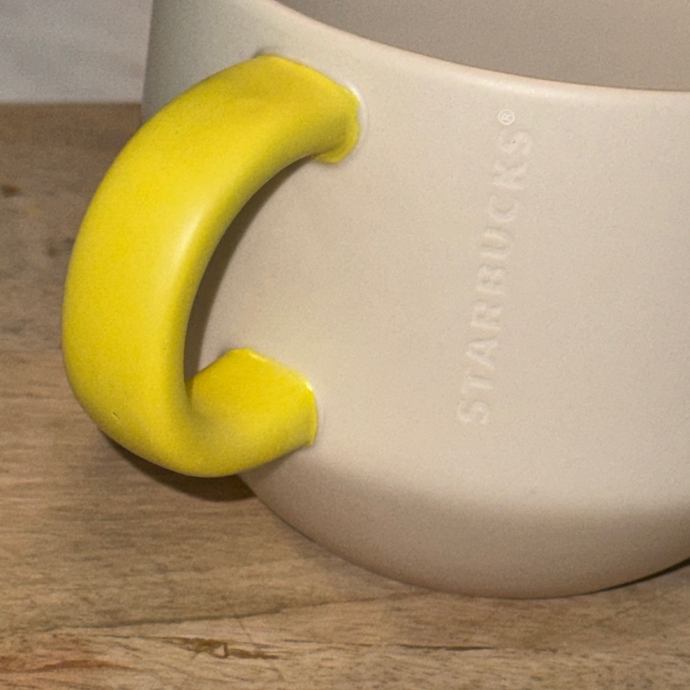 Starbucks Wink mug 2017 Holiday Ceramic 14oz Beige With Yellow Handle - Picture 6 of 6